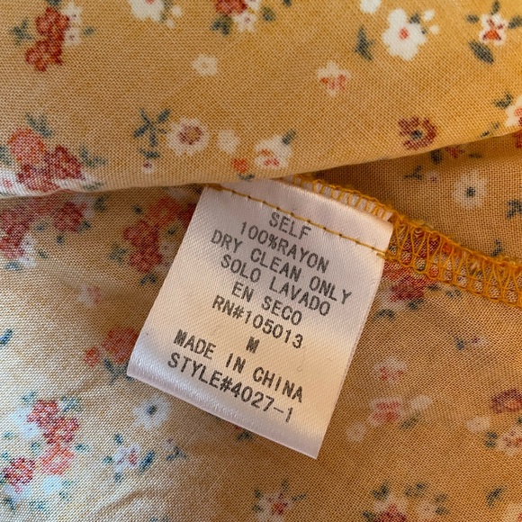 Andree by Unit Floral Blouse with Front Tie Size Medium - Picture 5 of 6